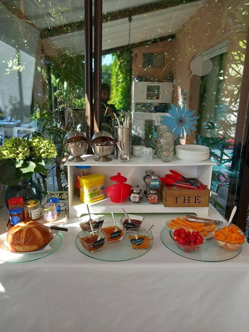 La Sapinière - chambres climatisées - Chambre Jonquille in Buisson, Vaucluse