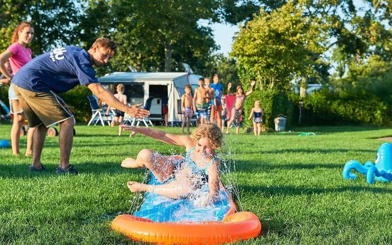 Camping für 4 Personen, mit Terrasse in Renesse