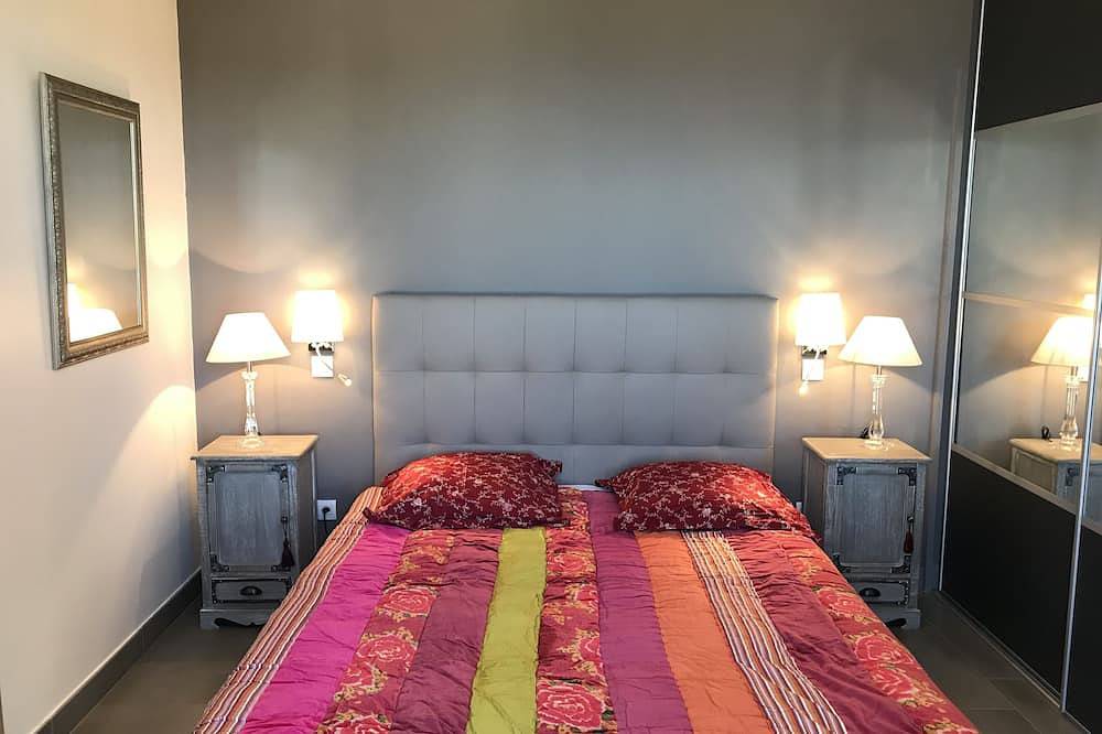 Hermosa casa con jardín, piscina y estacionamiento privado, vistas al mar y montaña. in Bastia, Cap Corse