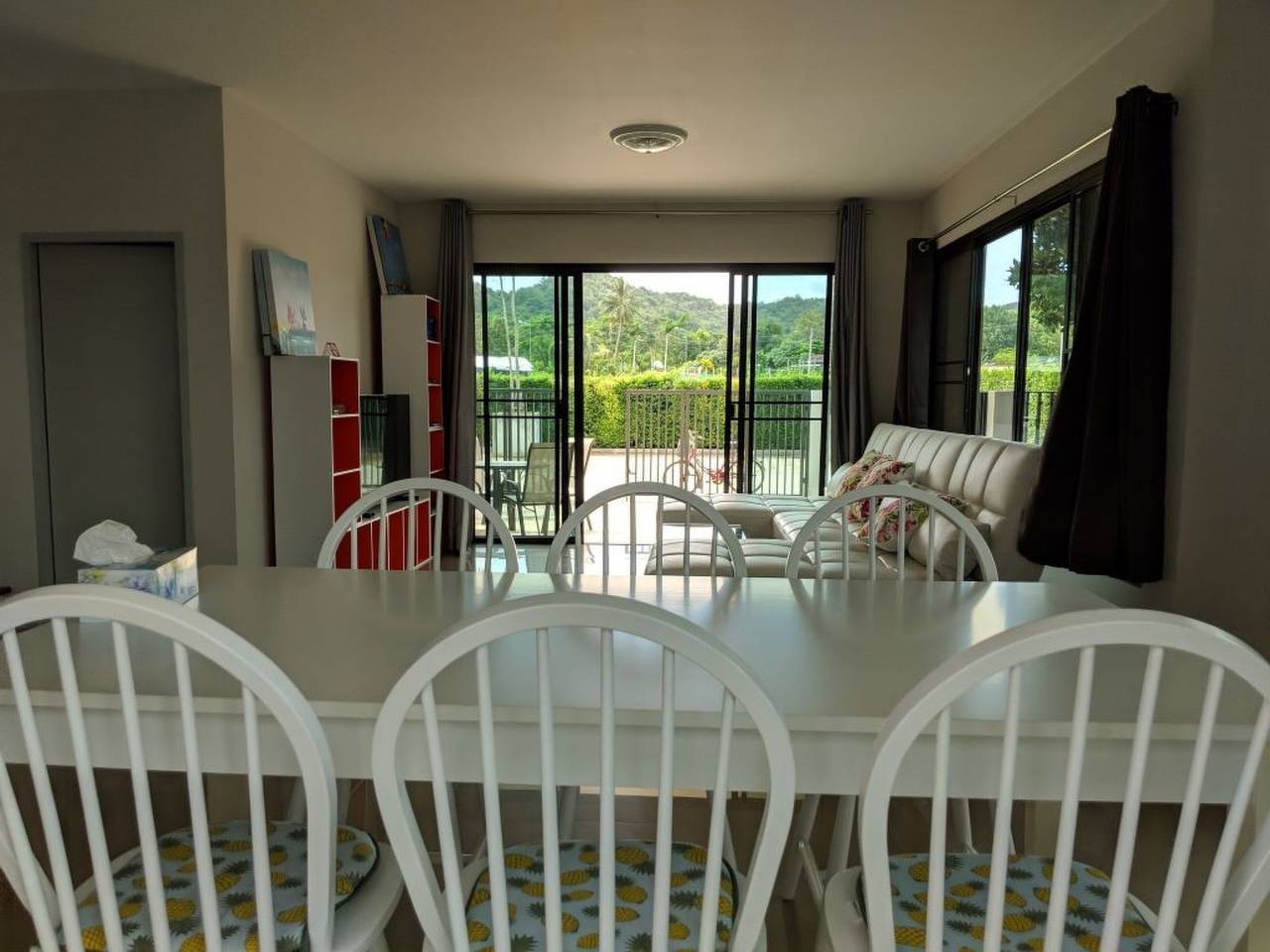 Moderne Ferienvilla zwischen Hügeln und Meer in Prachuap Khiri Khan