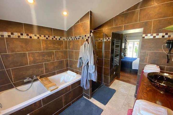 Gîte pour 2 personnes, avec sauna et jacuzzi ainsi que jardin et piscine à Septfonds - 4