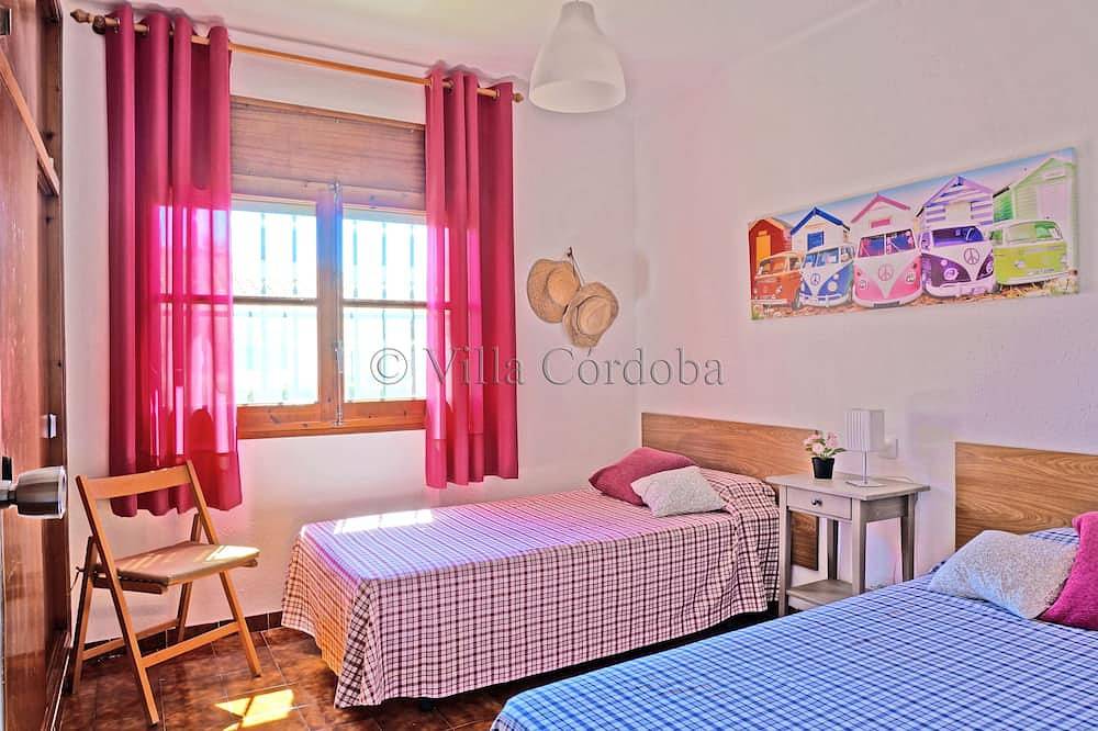 Villa Córdoba - Pino Alto. Großes Einfamilienhaus nahe dem Strand / Zentrum Hospitalet in Mont-roig del Camp, Costa Dorada