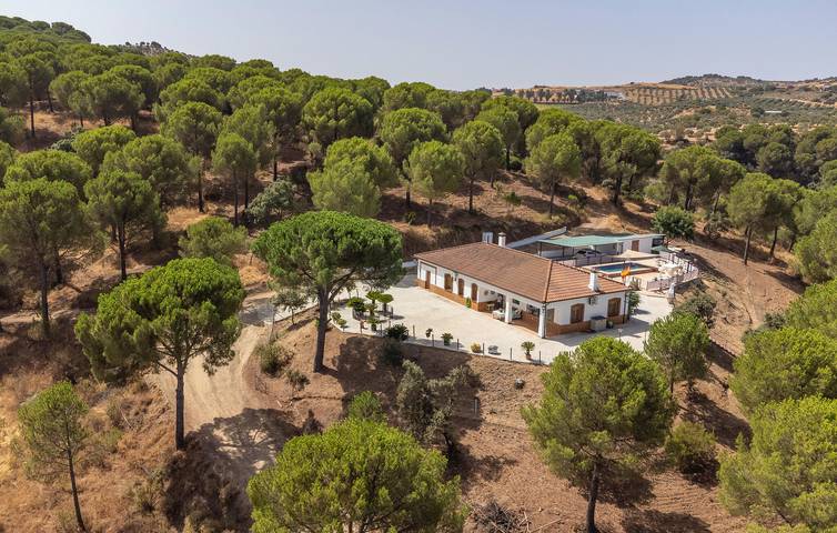 Casa de vacaciones para 8 personas, con vistas y terraza además de jardín y piscina en Valle del Guadiato - 2