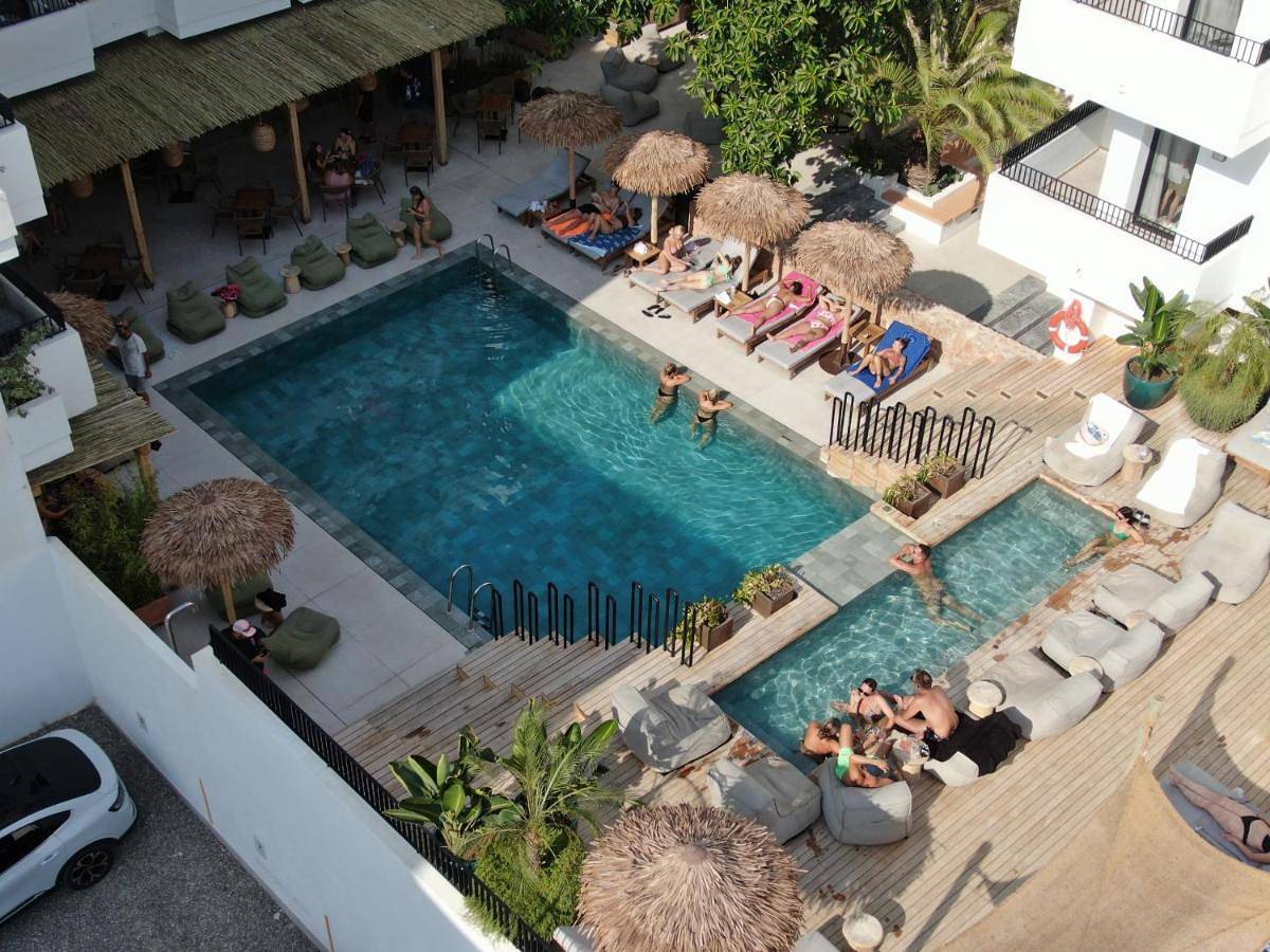 Aparthotel Casita Blanca - Adults Only in Ocean Beach Ibiza, Sant Antoni de Portmany