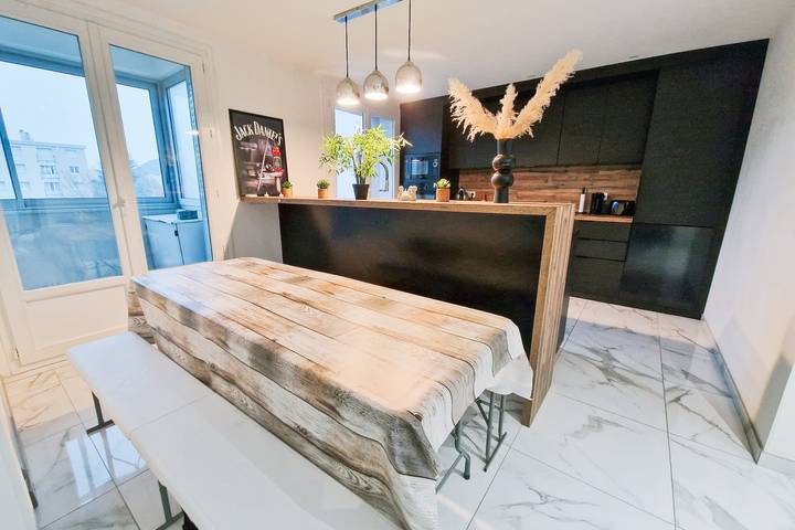 Entire apartment, #Gh Butler's Monochrome 🤍 in L'Isère, Isère