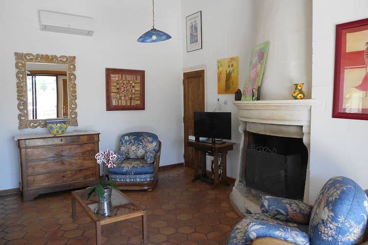 Location de vacances pour 5 personnes, avec piscine ainsi que terrasse et jardin, animaux acceptés à Fontvieille - 3