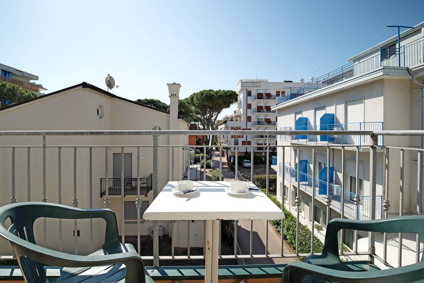 Appartamento intero, Appartamento 'Villa Pineta' con terrazza privata, balcone e aria condizionata in Lido di Jesolo, Jesolo