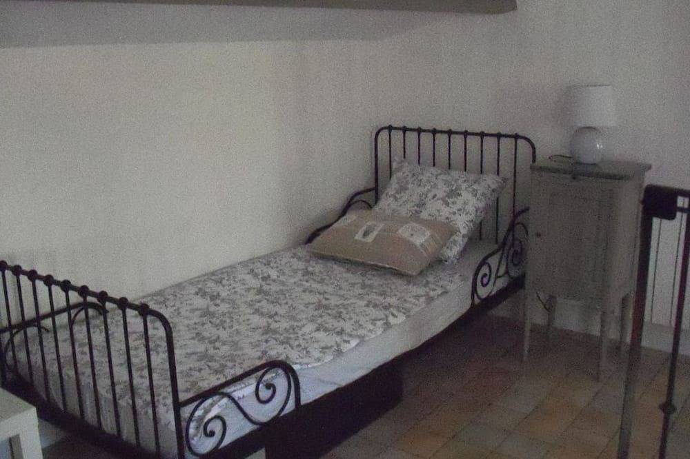 Le petit Mazet reserved for lovers in Lagnes, Parque natural regional del Luberon