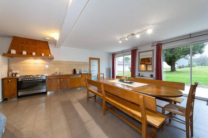 Location de vacances pour 8 personnes, avec vue et terrasse à Saint-Ciers-du-Taillon - 2