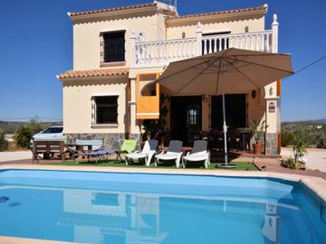 Casa rural para 8 personas, con jardín y piscina en Villanueva del Trabuco