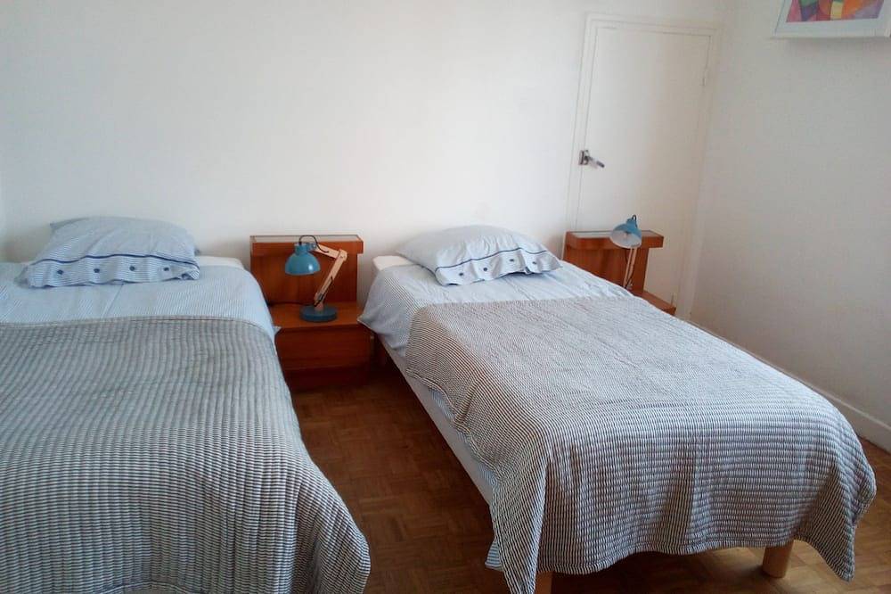 House with enclosed garden near town and beaches in Trébeurden, Pink Granite Coast