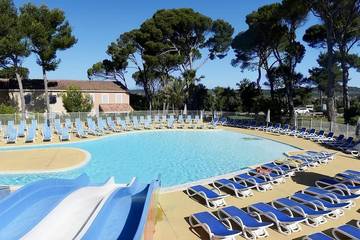 Location de vacances pour 8 personnes, avec piscine et terrasse à Calvisson