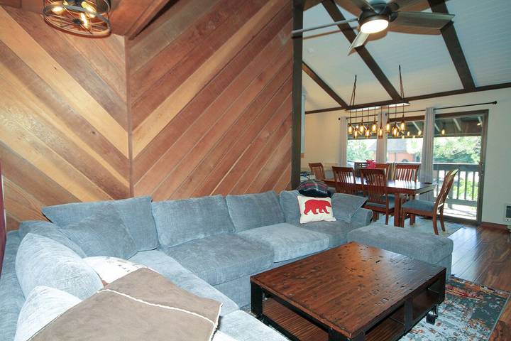 Vacation apartment for 8 people, with balcony in Mammoth Lakes