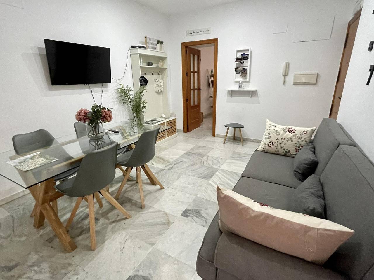 Appartamento intero, Unique Apartment in Córdoba's Historic Jewish Quarter, 5-Min Walk to Mosque-Cathedral in Distrito Centro (Córdoba), Cordoba