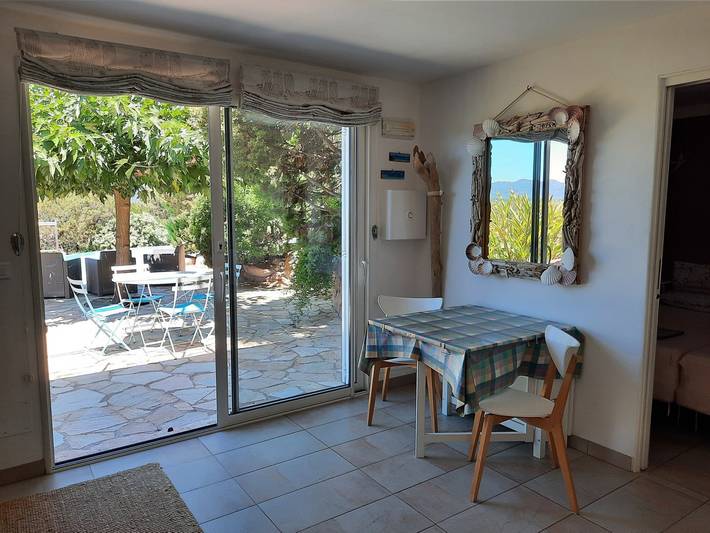 Gîte pour 4 personnes, avec terrasse ainsi que jardin et piscine à Porto-Vecchio - 4