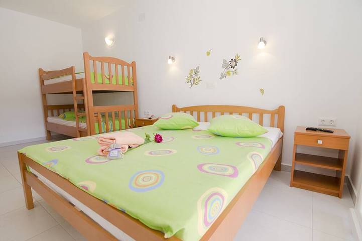 Villa pour 8 personnes, avec jardin et balcon à Slatine - 2