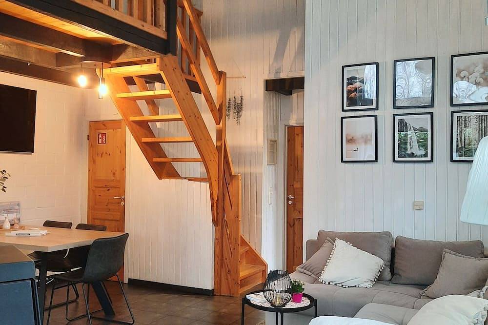 Ferienhaus mit Fasssauna, Kamin und Massagesessel. in Extertal, Kreis Lippe
