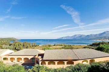 Gîte pour 2 personnes, avec balcon et piscine, animaux acceptés dans Plage de la Roya