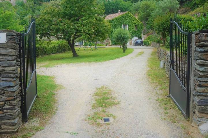 Gîte pour 4 personnes, avec jardin et terrasse, animaux acceptés à Sumène