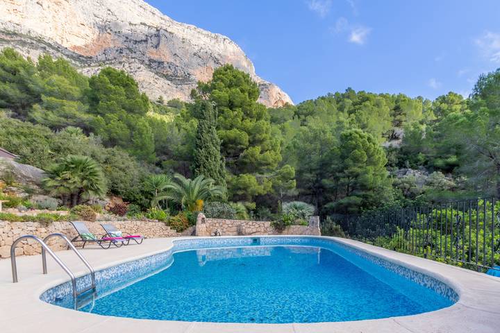 Villa "Sol y Luna" con vistas a la montaña, piscina, terraza, aire acondicionado y Wi-Fi in Jávea, Costa Blanca