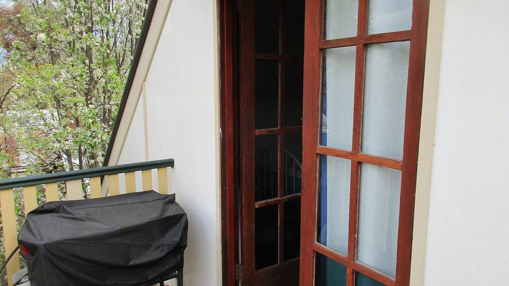 Ganze Wohnung, Studio. Im Obergeschoss kleines Studio in der Nähe von Cbd in Bathurst, New South Wales