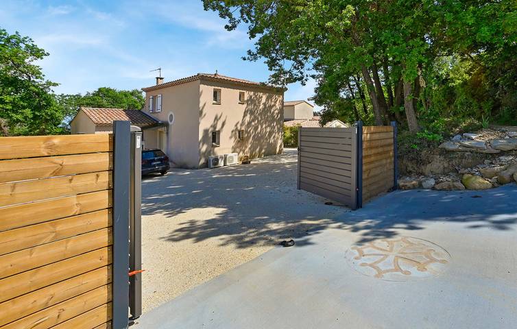 Modernes Apartment mit Pool, WiFi und Parkplatz in Orsan in Orsan, Nimes und Umgebung