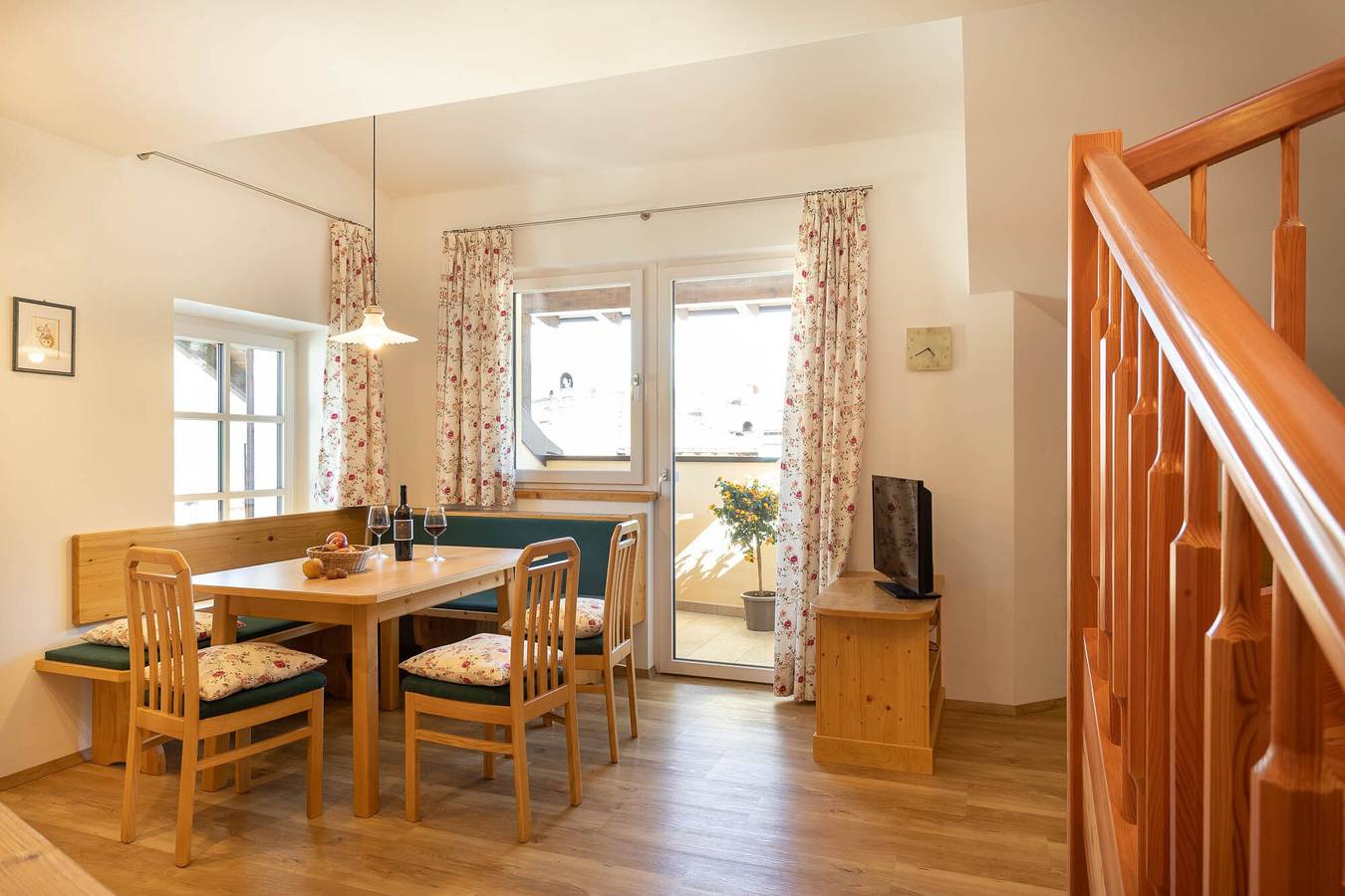 Ganze Wohnung, Maisonette mit zeitloser Eleganz & Weitblick in Nals, Nonsberggruppe