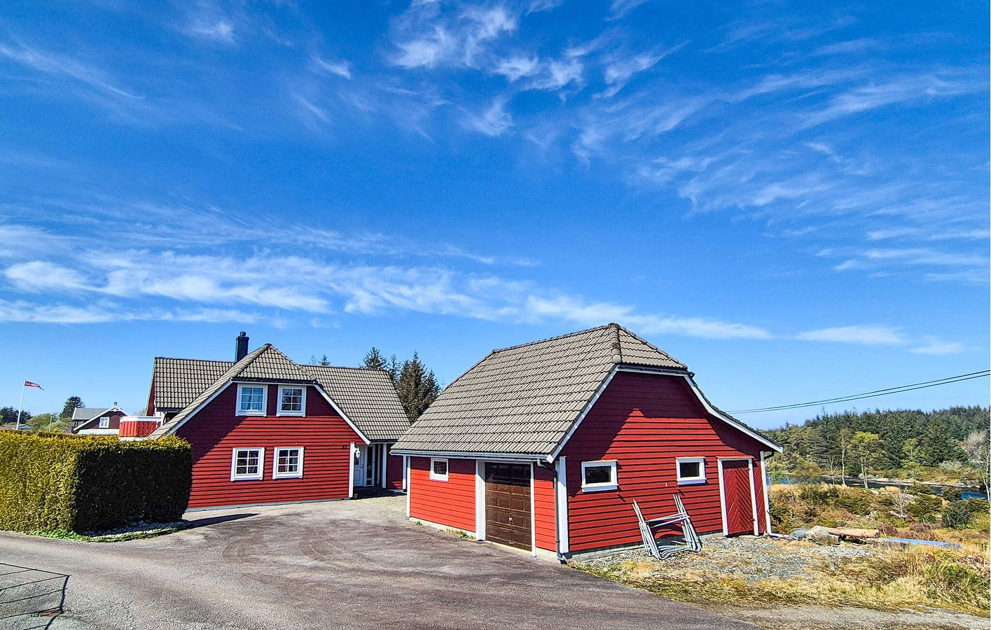Ferienhaus für 9 Personen mit Garten in Austrheim