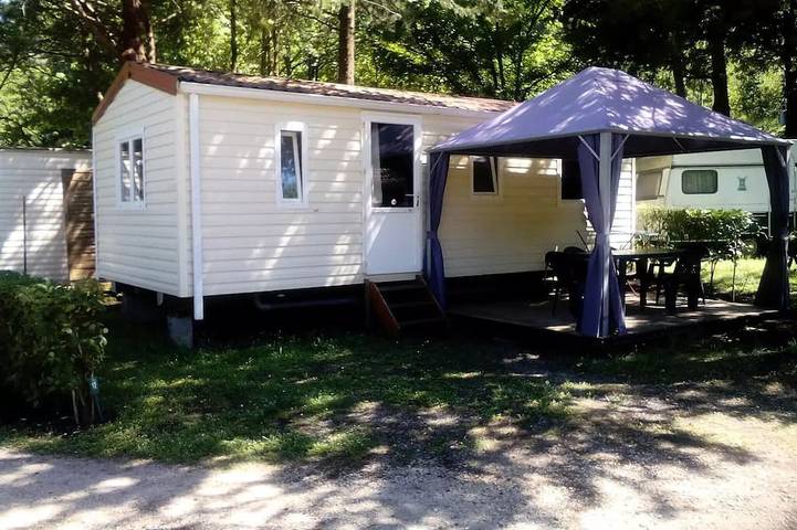 Mobil home pour 4 personnes, avec terrasse à Saint-Jean-de-Valériscle