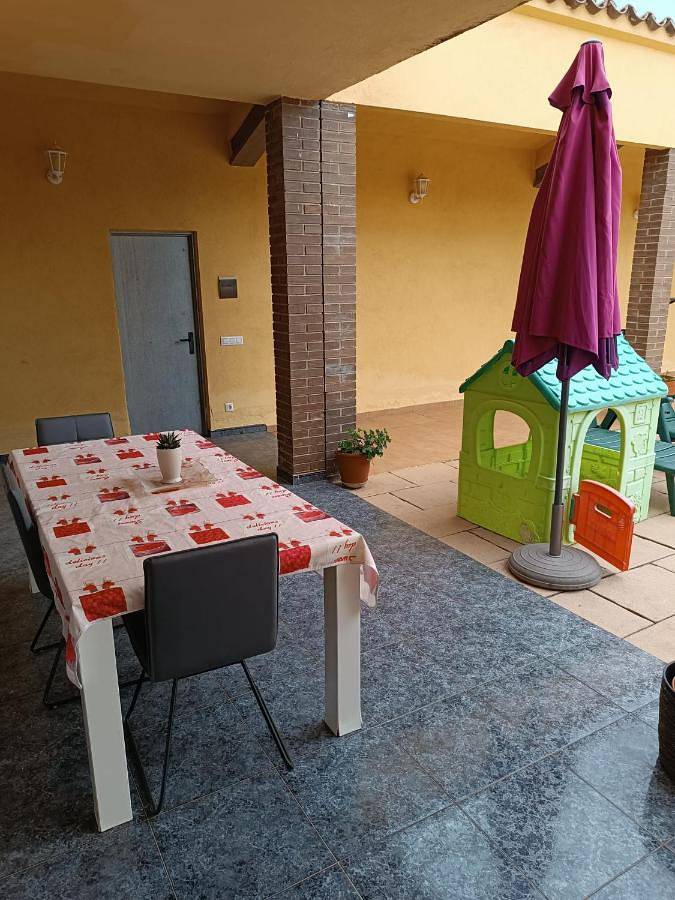 Casa rural para 8 personas, con Balcón además de Terraza y Piscina en Fontcuberta - 4