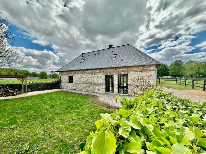 Location de vacances pour 6 personnes, avec vue ainsi que jardin et terrasse à Saint-Pierre-du-Val - 2