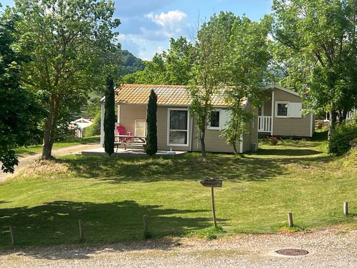 Gîte pour 6 personnes, avec piscine, animaux acceptés à Saint-Georges-de-Luzençon