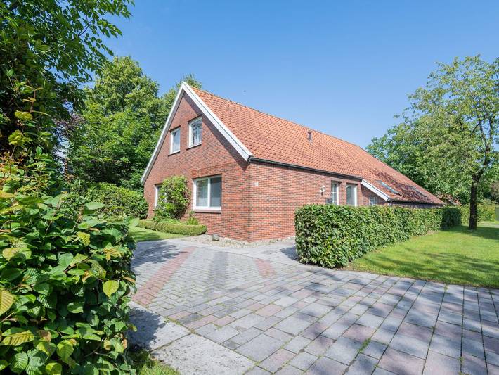 Ferienwohnung für 3 Personen, mit Terrasse und Garten, kinderfreundlich in Leer und Umgebung