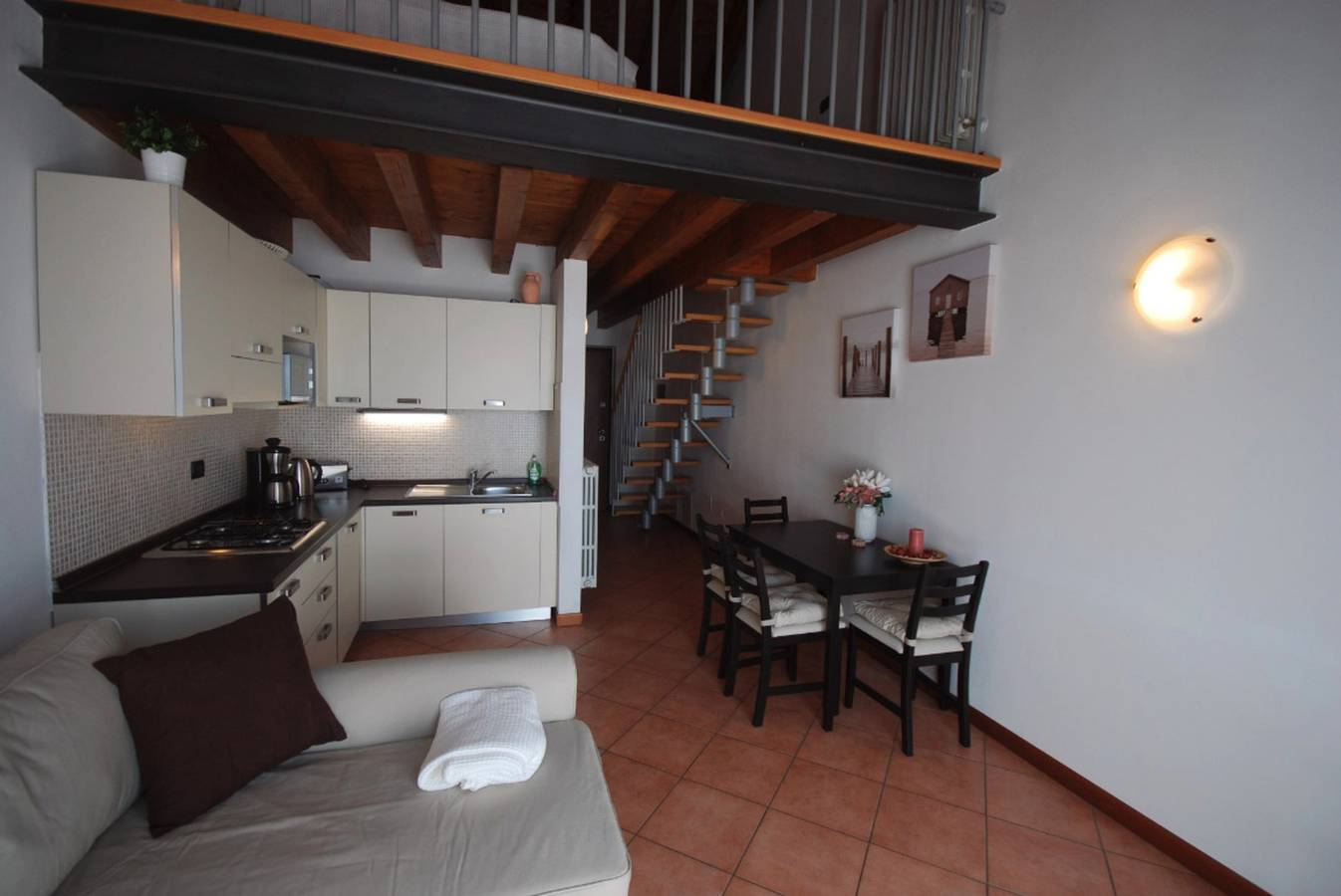 Entire apartment, Apartment 'Cristina' with Lake View, Shared Pool and Wi-Fi in Tignale, Garda Mountains