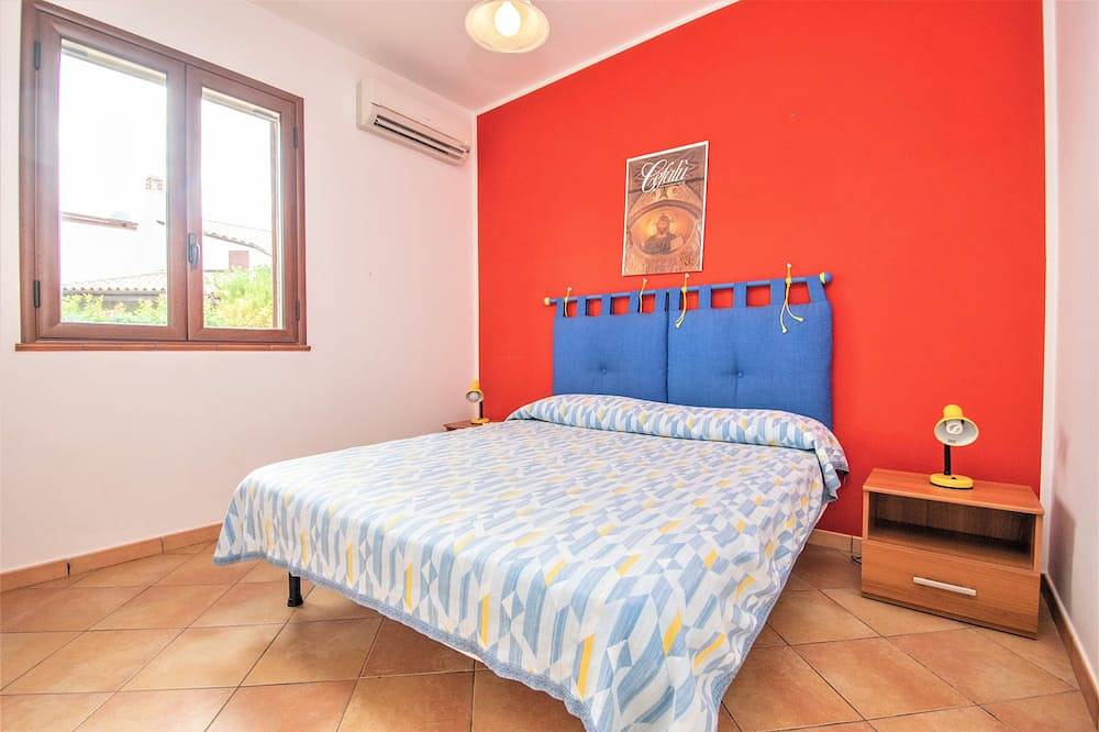 Villecefalu. Veranda beach house  in Piana Calzata, Provincie Palermo