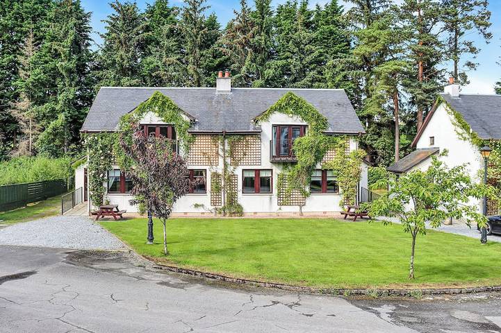 Log cabin for 2 people, with garden in Pitlochry