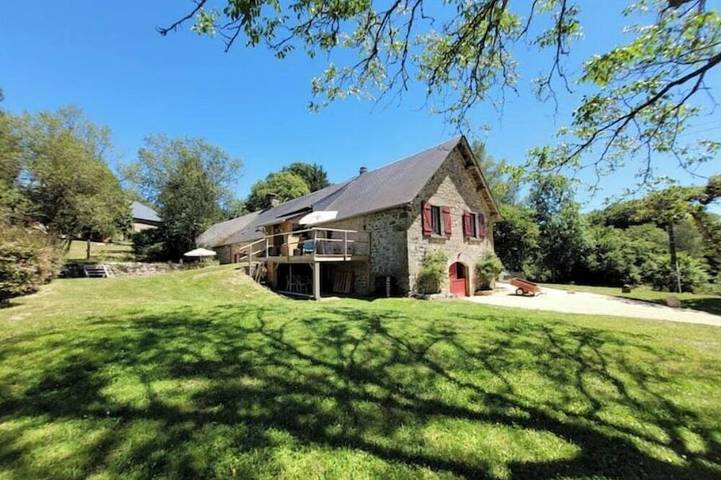 Location de vacances pour 8 personnes, avec Terrasse et Jardin à Saint-Yrieix-le-Déjalat