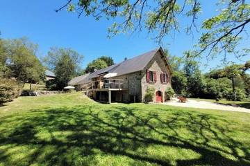 Gîte pour 8 personnes, avec jardin à Saint-Yrieix-le-Déjalat