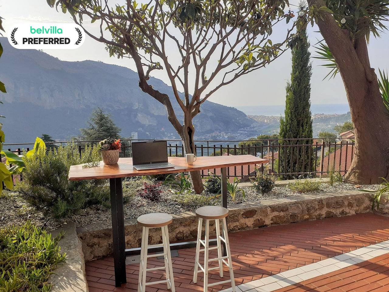 Familjevistelse på franska rivieran in Ventimiglia, Italienska rivieran