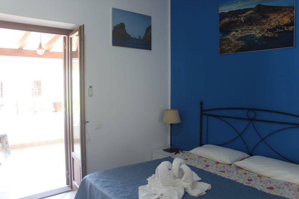 Ganze Ferienwohnung, Lipari, in einem alten äolischen Gebäude, komplett renoviert,Studio-Apartment für 2 Personen in Lipari