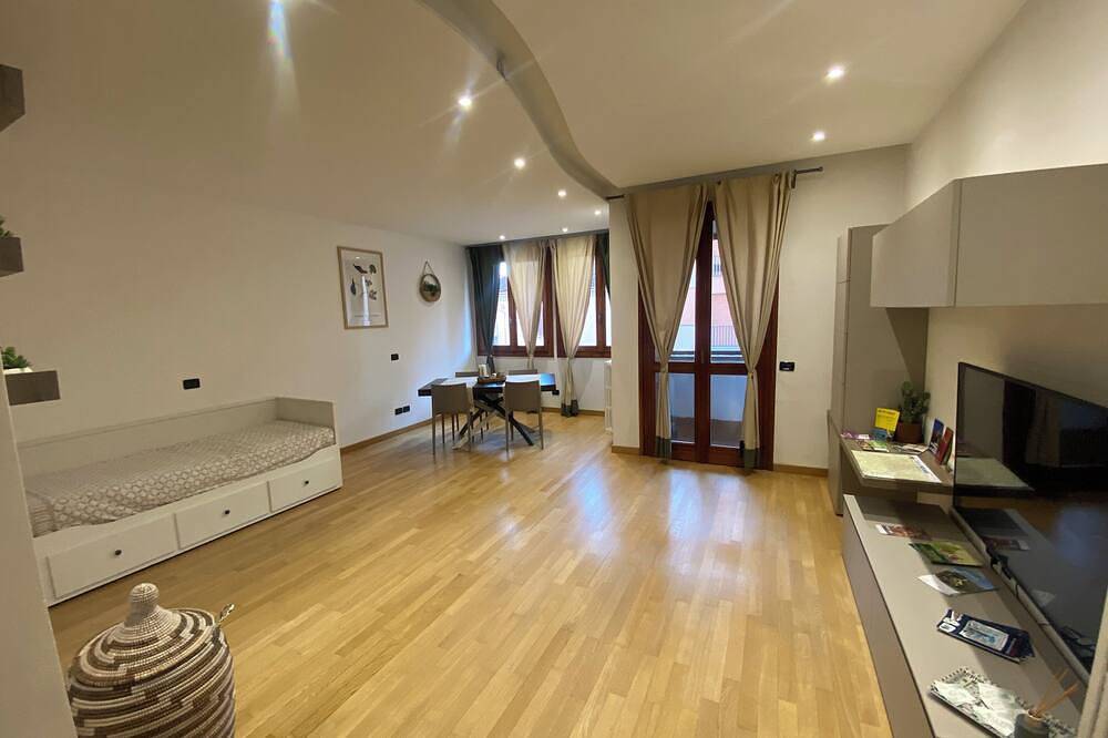 Entire apartment, Apartment with soul - comfort and authenticity in the center of Novara\" in Novara, Novara Province