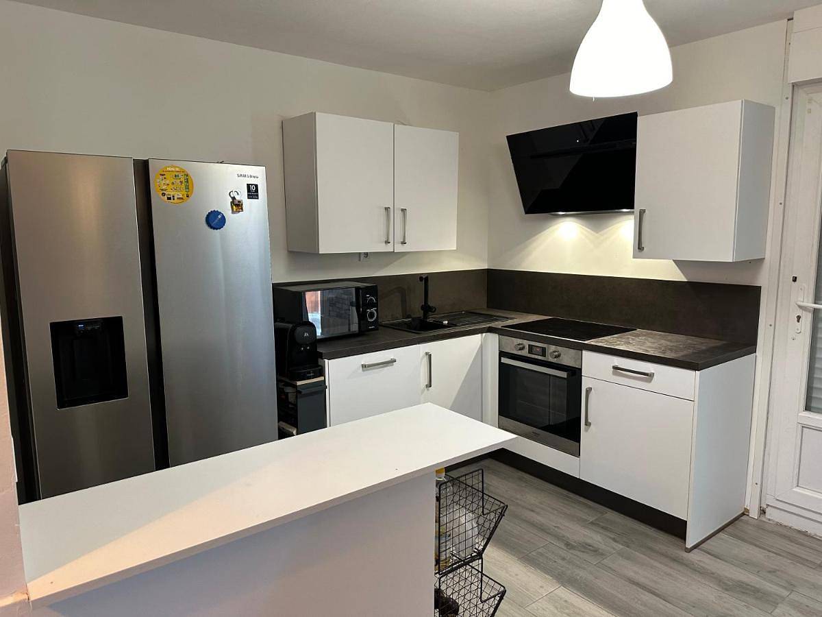 Maison individuelle à 8 minutes d'Ouistreham, quartier calme, transports en commun Tram & Bus, commerces de proximités in Hérouville-Saint-Clair, Région de Caen