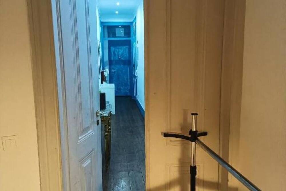 Small Single Room in Almada, Halbinsel von Setúbal