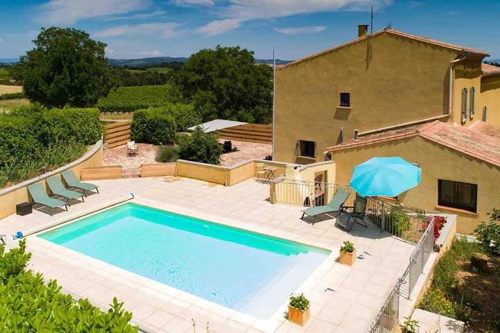 Location de vacances pour 6 personnes, avec terrasse ainsi que vue et piscine à Alaigne - 3