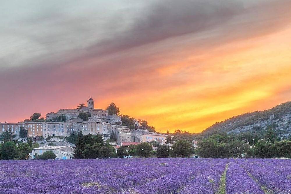 Apartamento entero, In The Heart Of Banon At the bottom of the apartment, bakery, restaurant, paragliding, etc. in Banon, Forcalquier region