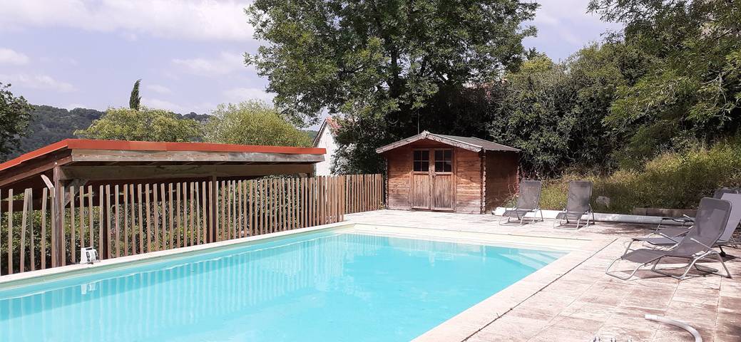 Gîte pour 6 personnes, avec terrasse ainsi que piscine et jardin à Arcambal - 2