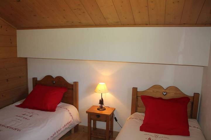 Ganze Wohnung, Apartment mit Innenpool 34 ° Hydromassage Jaccuzi Fitnessheim in Taninges, Region Bonneville