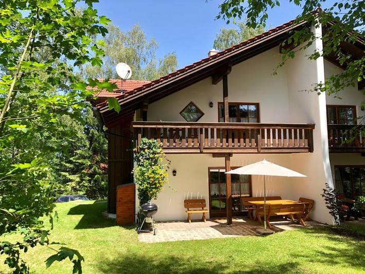 Ferienhaus für 6 Personen, mit Balkon und Terrasse sowie Garten und Ausblick