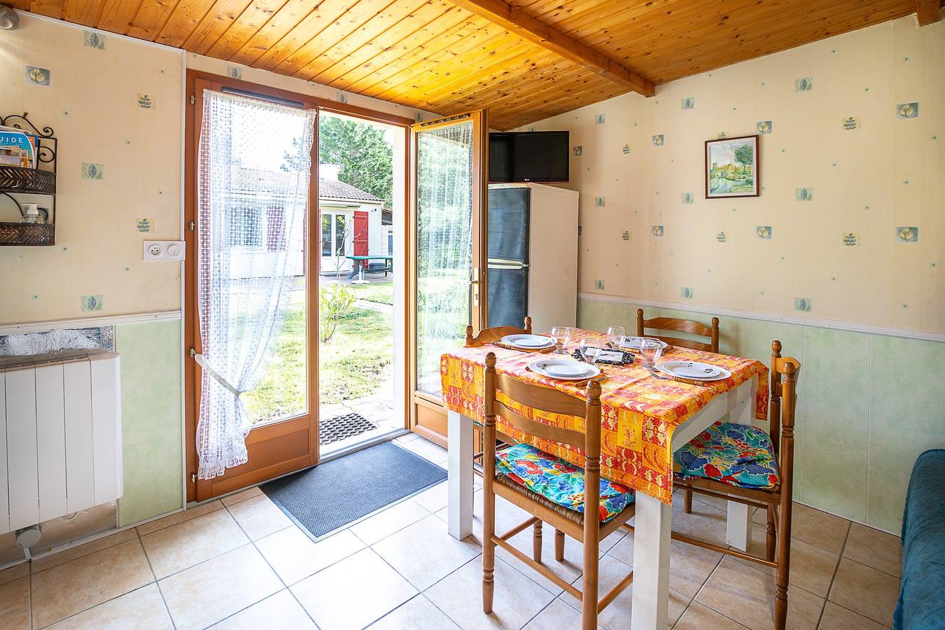 Holiday Home 'Entre Plages À 2kms Et Forêt' with Private Terrace, Shared Garden & Wi-Fi in Saint-Jean-de-Monts, Βαντέ