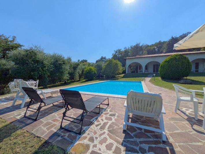 Villa per 6 persone, con piscina e vista lago nonché giardino e panorama in Padenghe sul Garda